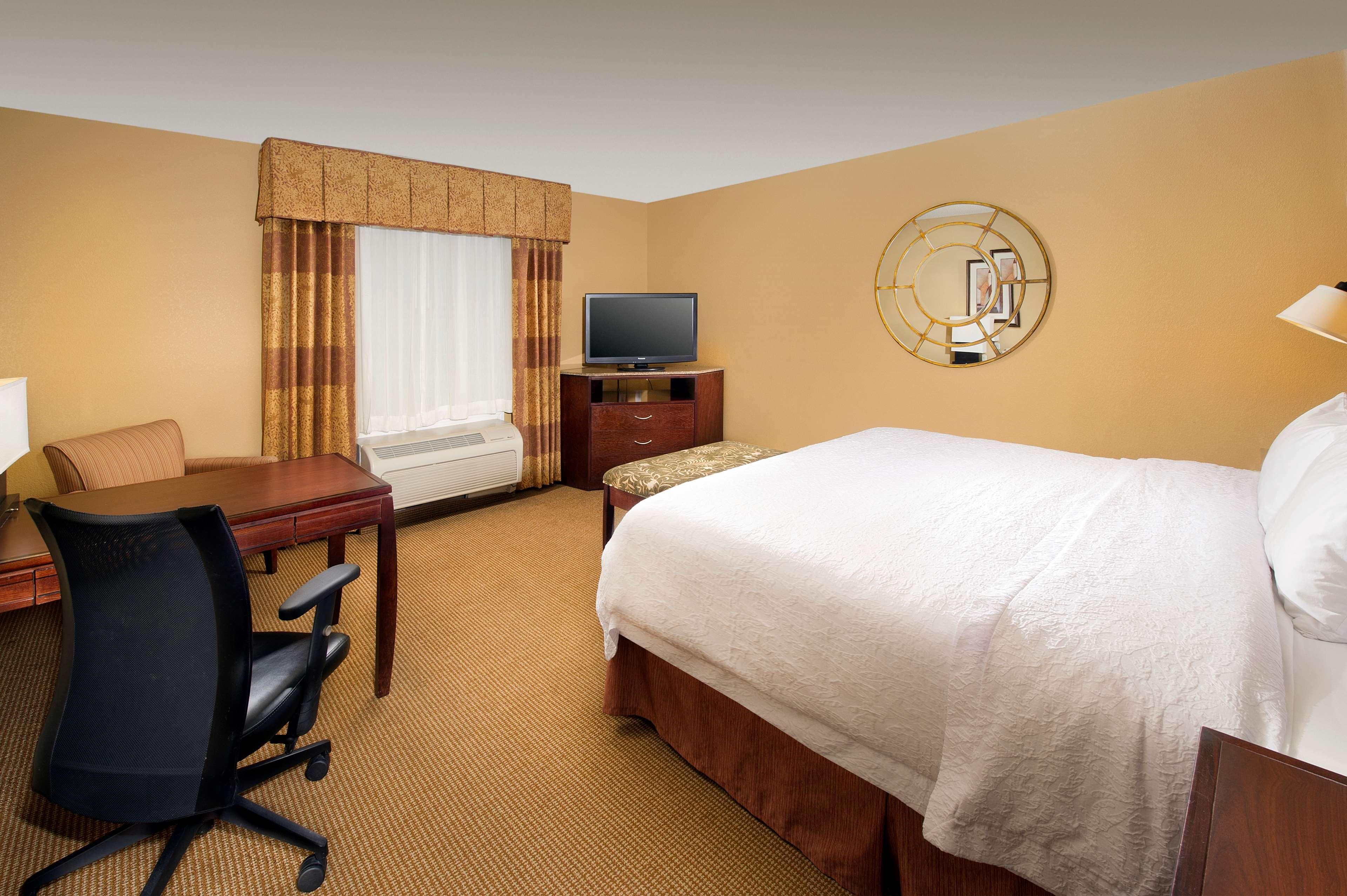 Hampton Inn And Suites San Antonio Airport Exterior photo