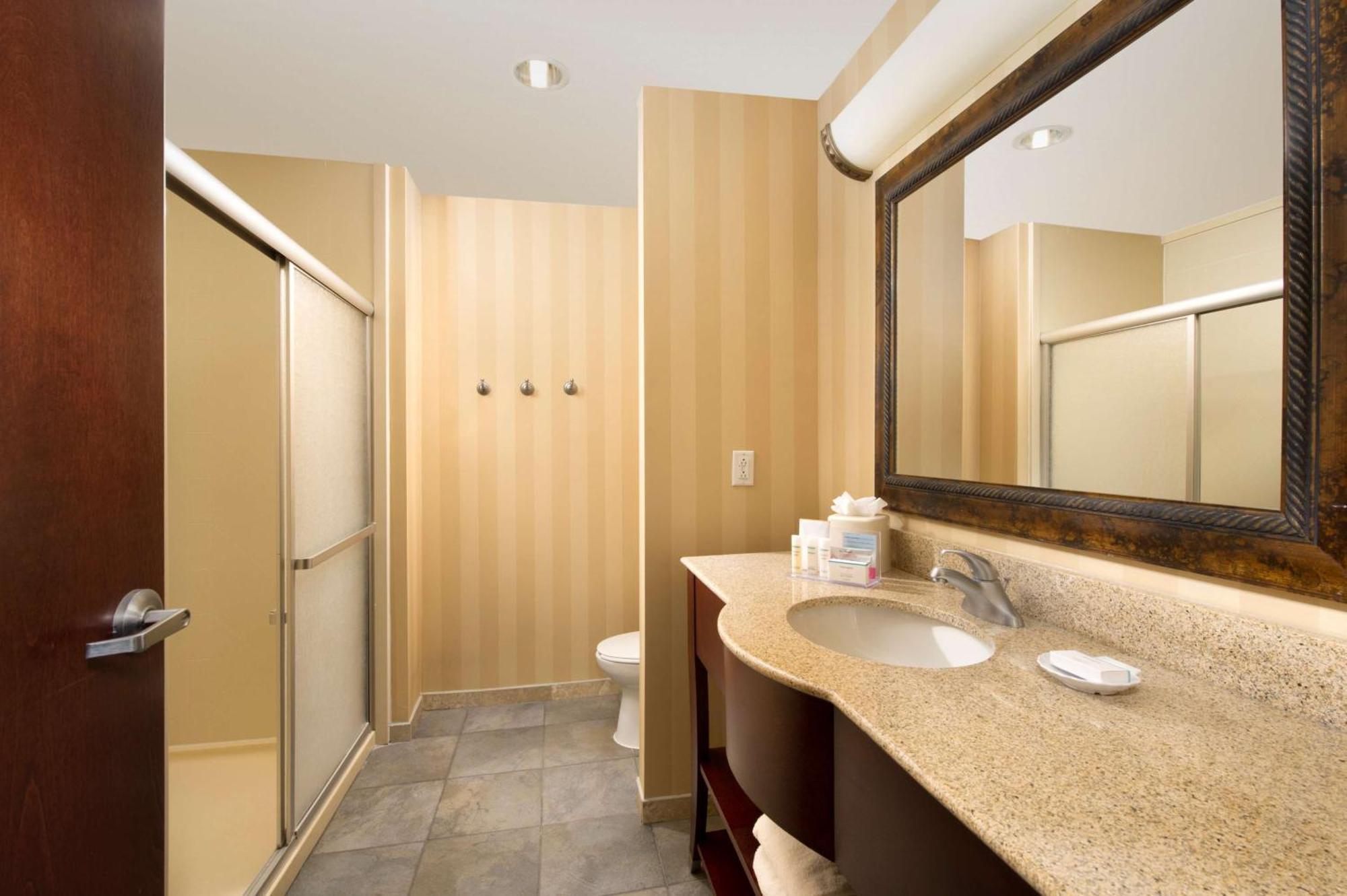 Hampton Inn And Suites San Antonio Airport Exterior photo