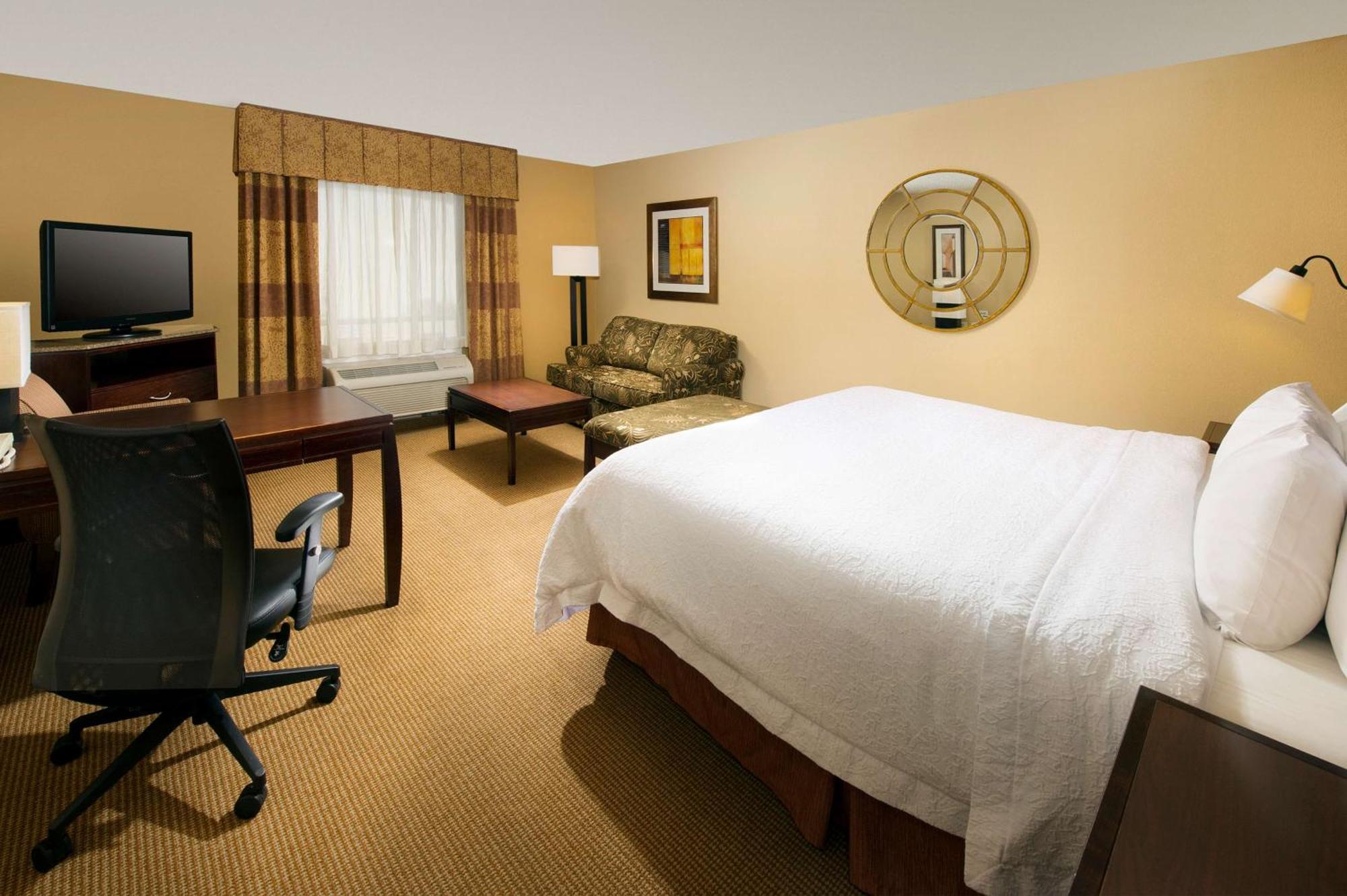 Hampton Inn And Suites San Antonio Airport Exterior photo