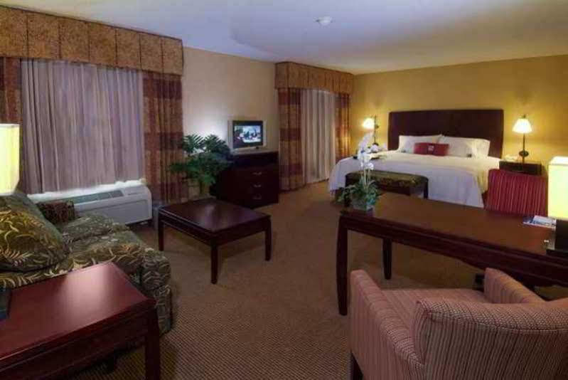 Hampton Inn And Suites San Antonio Airport Exterior photo